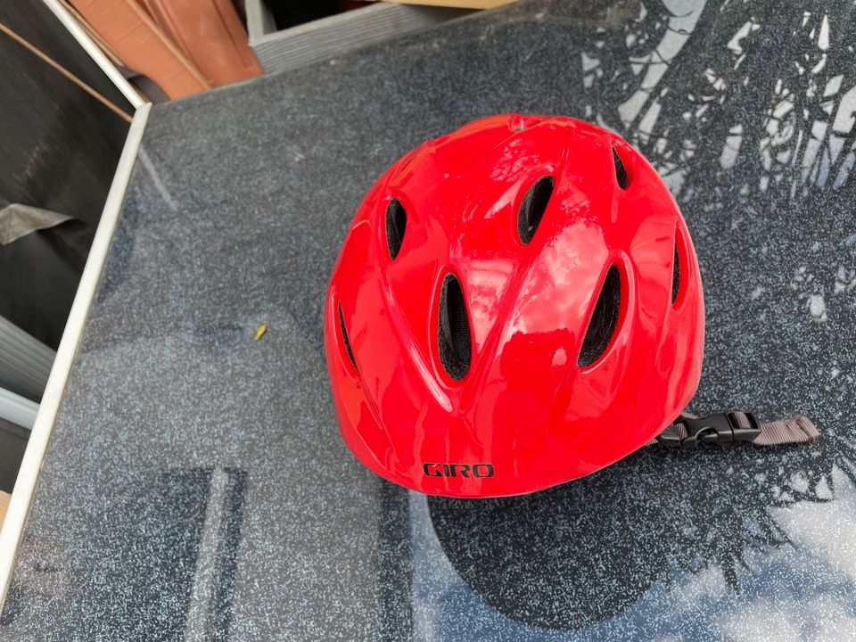 Damen Skihelm Giro Größe M (55,5-59cm) rot Runde Passgröße in Weinheim