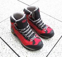 Brütting Damen Trekking- bzw. Outdoor Wanderschuhe rot Größe 37 Sachsen - Heidenau Vorschau