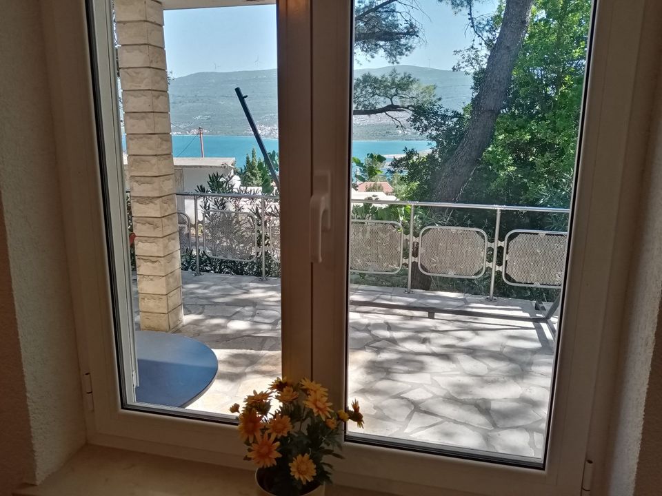 Ferienhaus freistehend Kroatien (2 Wohnungen) nur 150m vom Meer! in Maintal