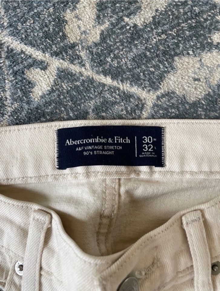 Abercrombie & Fitch Jeans Ecru Gr. 30/32 in München