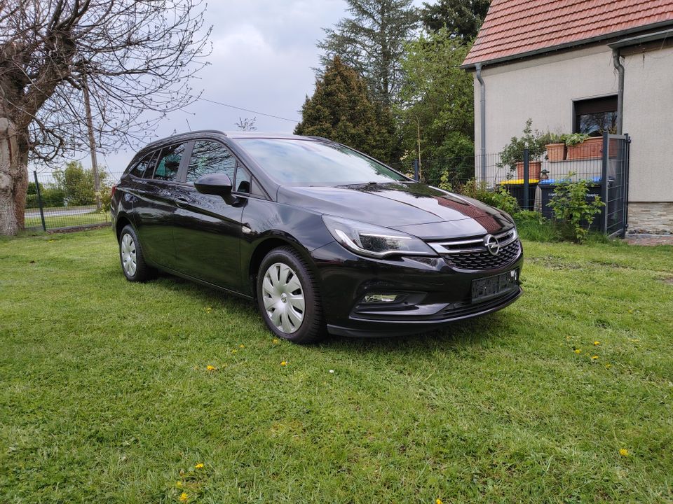 Opel Astra K Sports Tourer  1,6 cdti Business Top Zustand in Angermünde