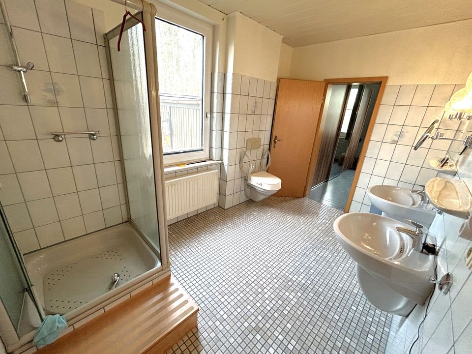 Gut gepflegt und viel Platz: über 2.400 m² Grundstück & 174 m² Wohnfläche in Osterode am Harz