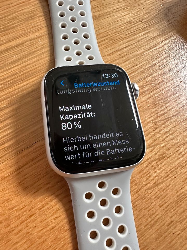 Apple Watch Series 4 Nike+ Cellular 44mm mit OVP und Zubehör in Bestensee