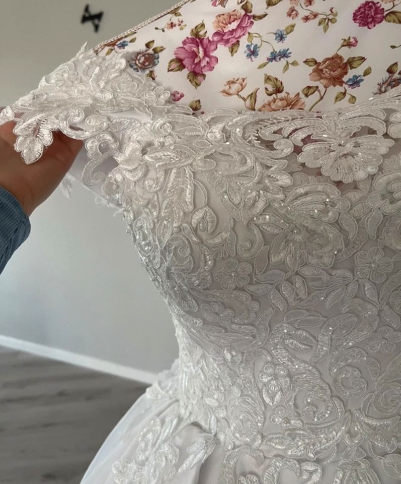 Wunderschönes maßgeschneidertes Brautkleid in Übach-Palenberg