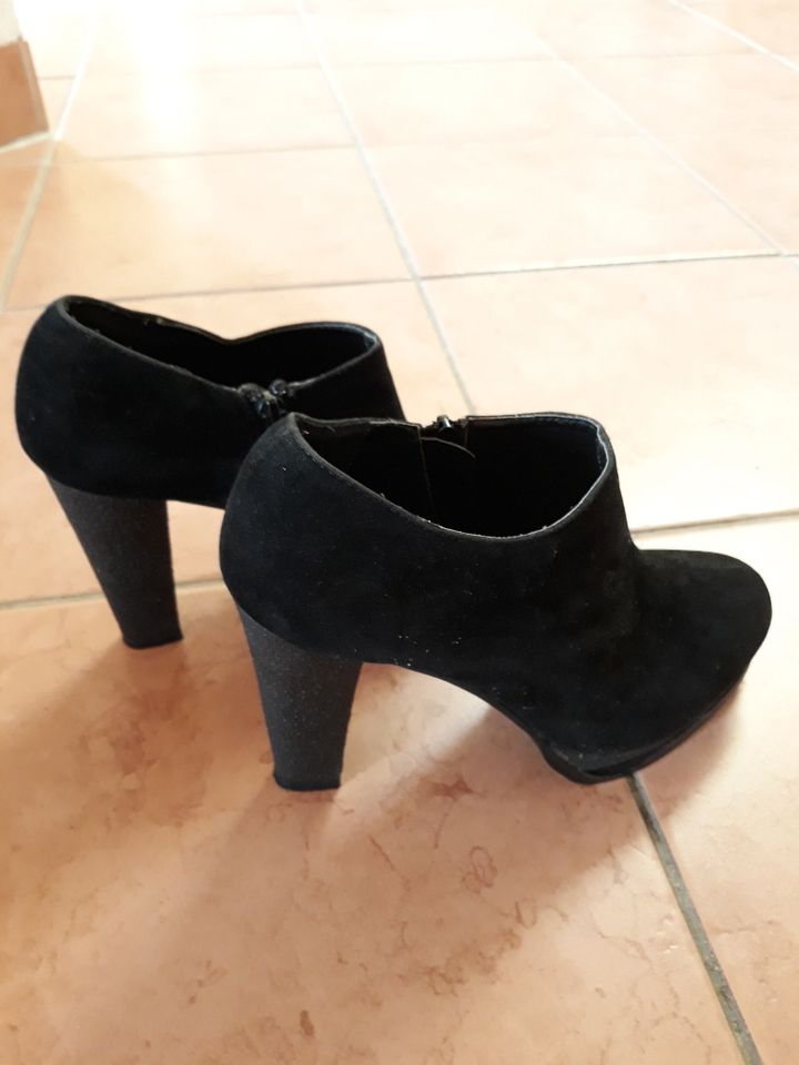 LauraScottDamenPumps TOP-Schuh Gr. 37 schwarz, wie neu in Remlingen