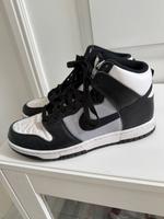 Nike dunk high Gr 41 Schwarz grau weiß Sneaker Nordrhein-Westfalen - Hagen Vorschau