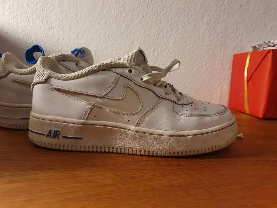 Nike air force 1 turnschuhe sneaker weiß  35,5 eu in München