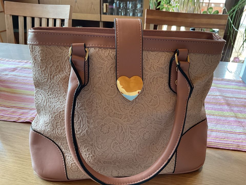 Damen Tasche NEU in Grünberg