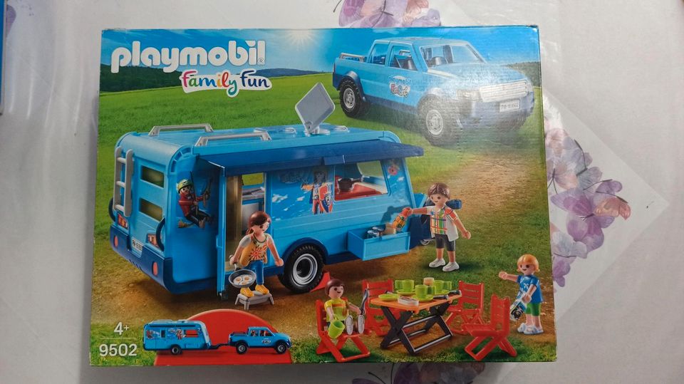 Playmobil Family Fun ,,Pick-Up mit Wohnwagen'' 9502 in Wetzlar
