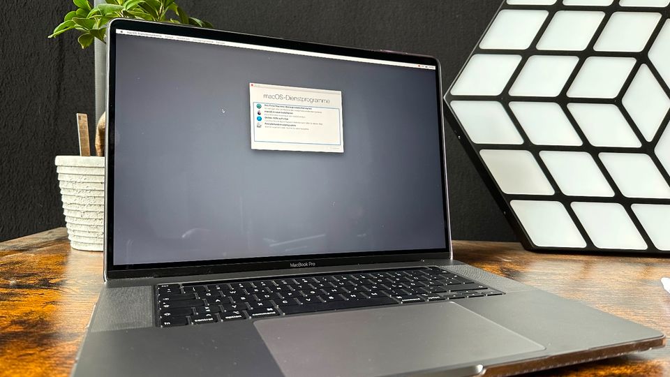 Apple MacBook Pro 16", 2019, 512GB SSD, i7, Touchbar - Space Grau in Leipzig