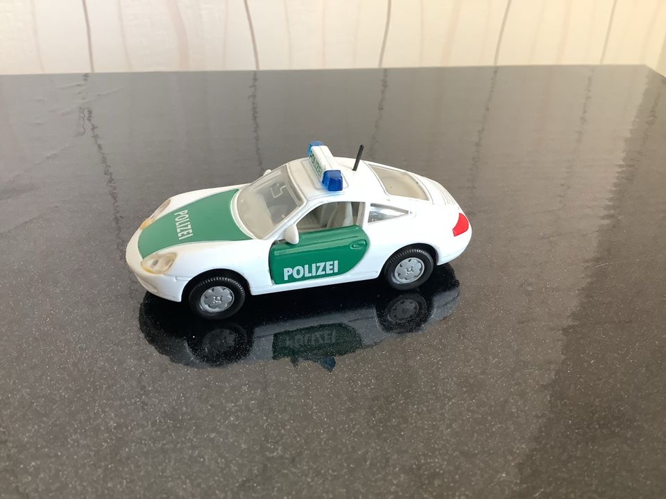 Porsche 911 Carrera Polizei von Siku in Wolfsburg