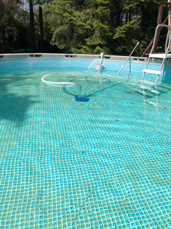 Intex Frame Pool Ø549cm und Höhe 132cm mit Sandfilteranlage, etc in Lelkendorf