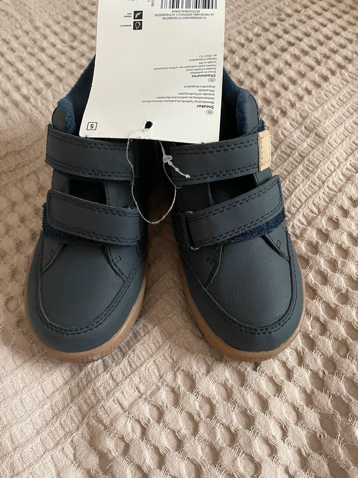 Neu Jungen Sneaker Schuhe 27 in Mölln