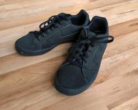 Nike Schuhe Gr. 35/36 Hessen - Bad Nauheim Vorschau