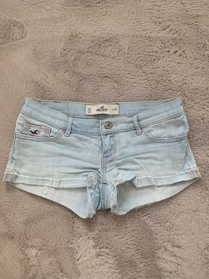 Hollister Hotpants Shorts Hellblau W23 00 30 XS in Filderstadt