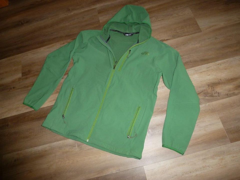 Softshell Jacke mit Kapuze The North Face  Farbe Grün in XL in Neuwied