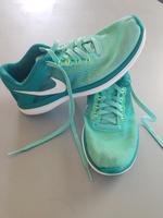 Nike Flex Run Laufschuhe Turnschuhe Sportschuhe Gr. 36,5 türkis Hessen - Mengerskirchen Vorschau