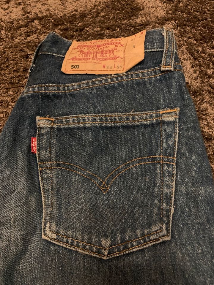 LEVI’S JEANS/LEVI STRAUSS 501 Größe 28/32 in München