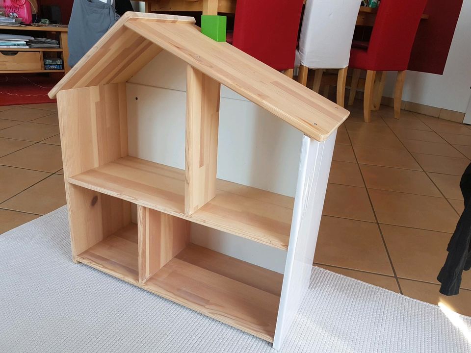 Puppenhaus aus echt Holz Guter Zustand in Meine