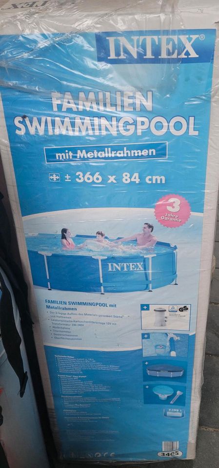 Pool mit Metallrahmen und Pumpe in Vahlberg