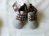 NEU! Schicke festliche Baby-Schuhe Hausschuhe Taufe 12-18 Mo. Niedersachsen - Hildesheim Vorschau