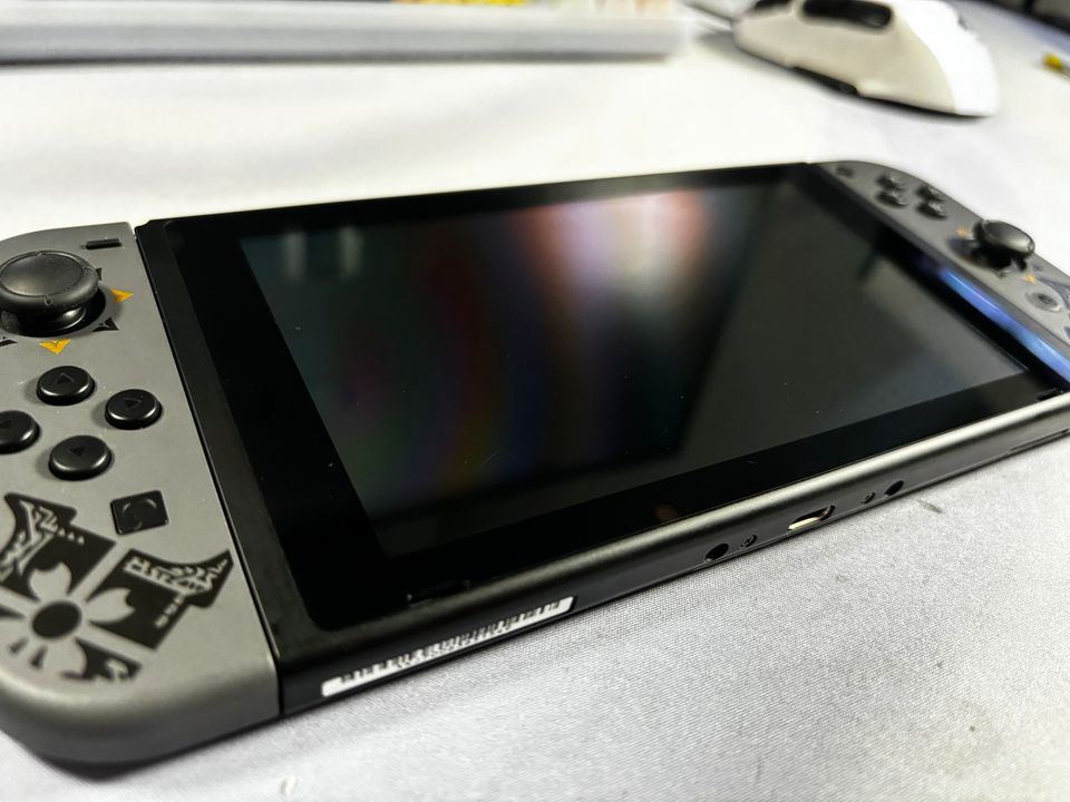 Nintendo Switch Monster Hunter Edition in Bergneustadt