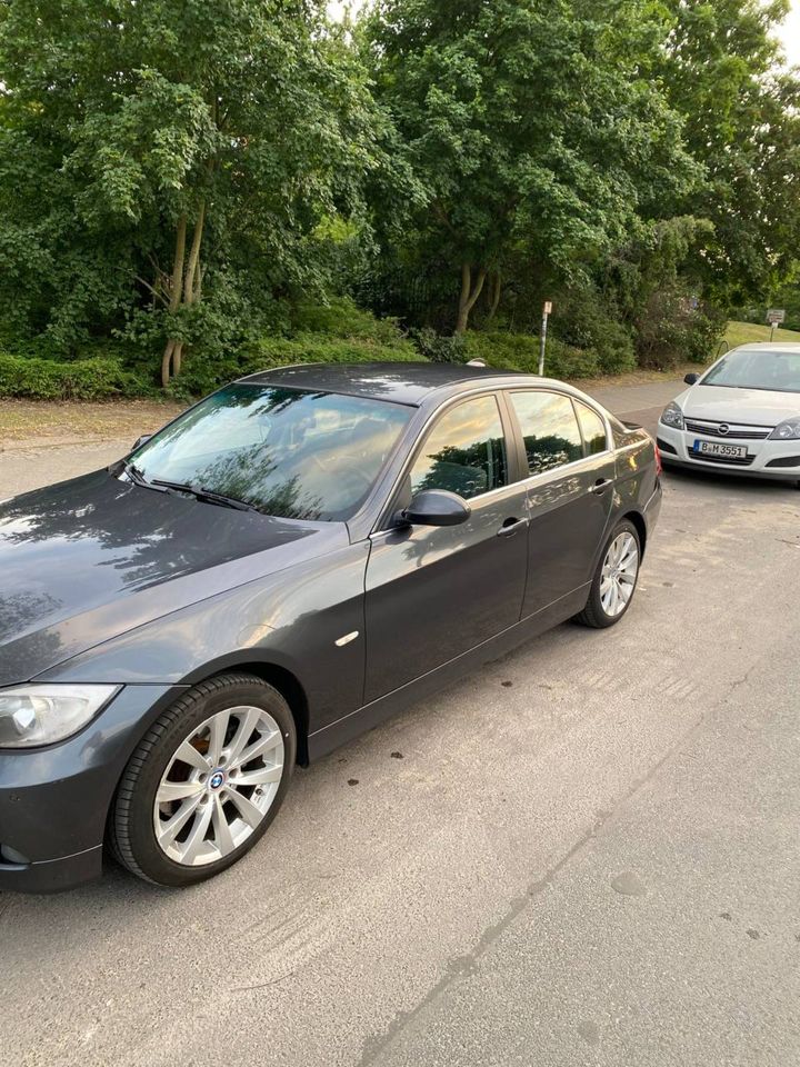 BMW E90 325I in Berlin