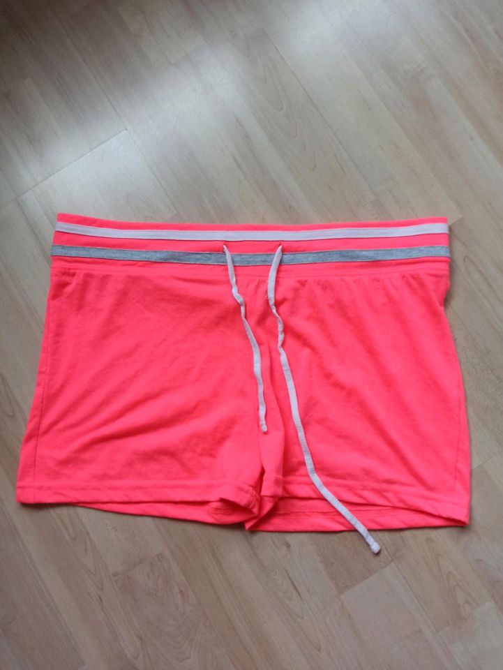 Shorts von Janina Gr.40 in Gummersbach