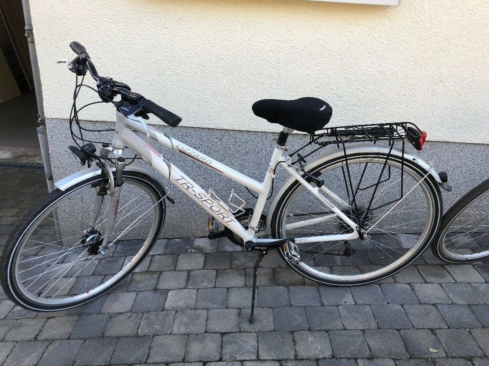 Damenrad 28 Zoll  Citybike Stadtrad Fahrrad, 27 Gänge Neuwertig. in Wadgassen