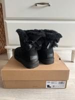 UGG Mini Bailey Bow II schwarz mit Schleife Bremen-Mitte - Ostertor Vorschau