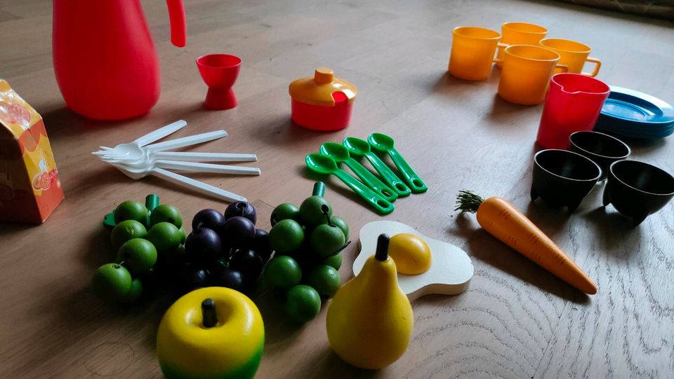 Obst Gemüse aus Holz Geschirr Tassen Besteck zum Spielen in Leipzig