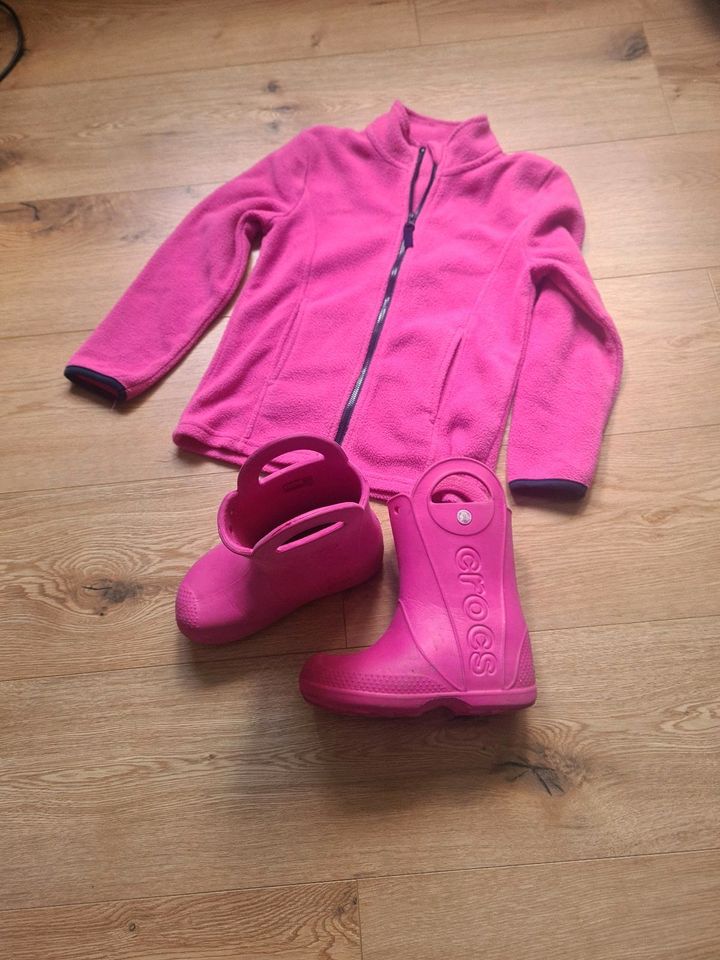 Pinke Fleecejacke Gr. 110 & Crocs Gummistiefel Gr. 29 30 ( 12 ) in Berlin