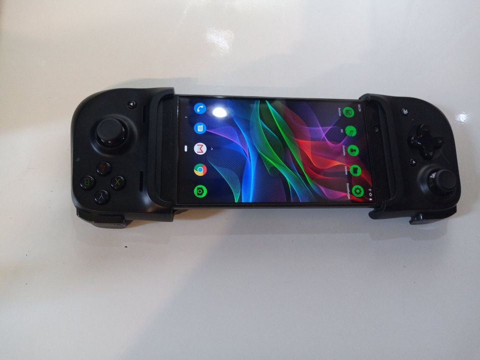 Razer Phone Gaming Smartphone 8GB/64GB mit Kishi Controller in Wiesbaden