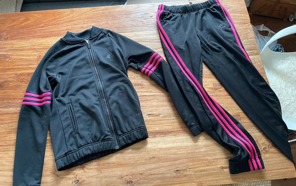 Jogginganzug Adidas schwarz pink Jogginghose Sweatshirtjacke in Fürth