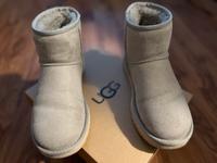 UGG Classic Mini Boots Stiefel Light Grey Gr. 38 Hessen - Wiesbaden Vorschau
