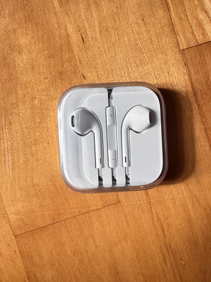 Apple Kopfhörer mit Klinken Stecker in Mainburg