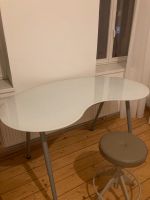 Ikea Tisch/Schreibtisch mit Glasplatte Sachsen - Chemnitz Vorschau