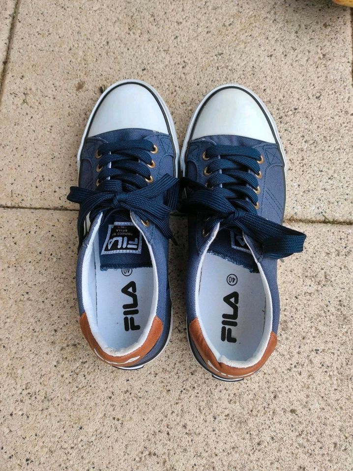 FILA Sneaker Schuhe Halbschuhe Gr. 40 in Schlitz