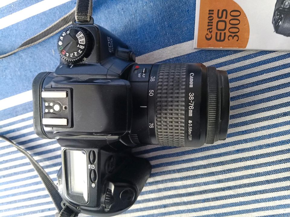 Spiegelreflexkamera Canon EOS 3000 in Göttingen