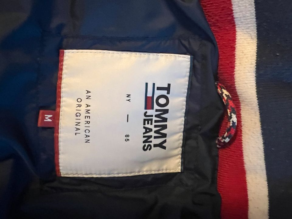 Tommy Hilfiger Winter Jacke in Olching