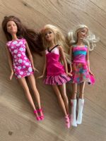 3 Barbie Puppen eine mit beweglichen Gelenken sehr guter Zustand Schleswig-Holstein - Hemdingen Vorschau