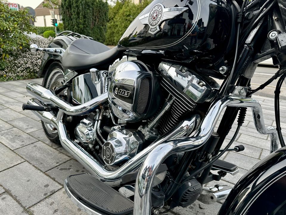 Harley-Davidson Fat Boy mit Elektronisch verstellbarem V2-Speed in Bergisch Gladbach