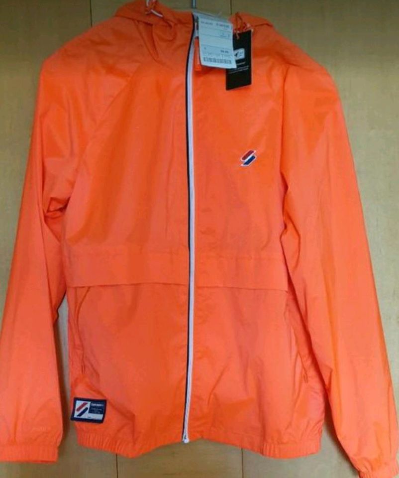 Jacke  superdry wind- und wasserdicht neu mit Originaletikett in Oberthulba