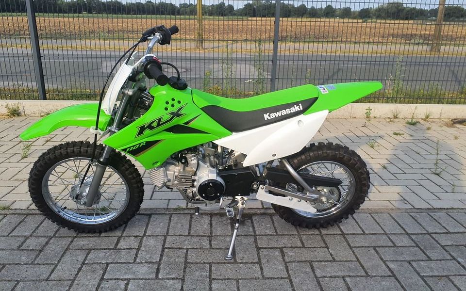 Kawasaki KLX 110 R VERSAND MGL + HELM in Bawinkel