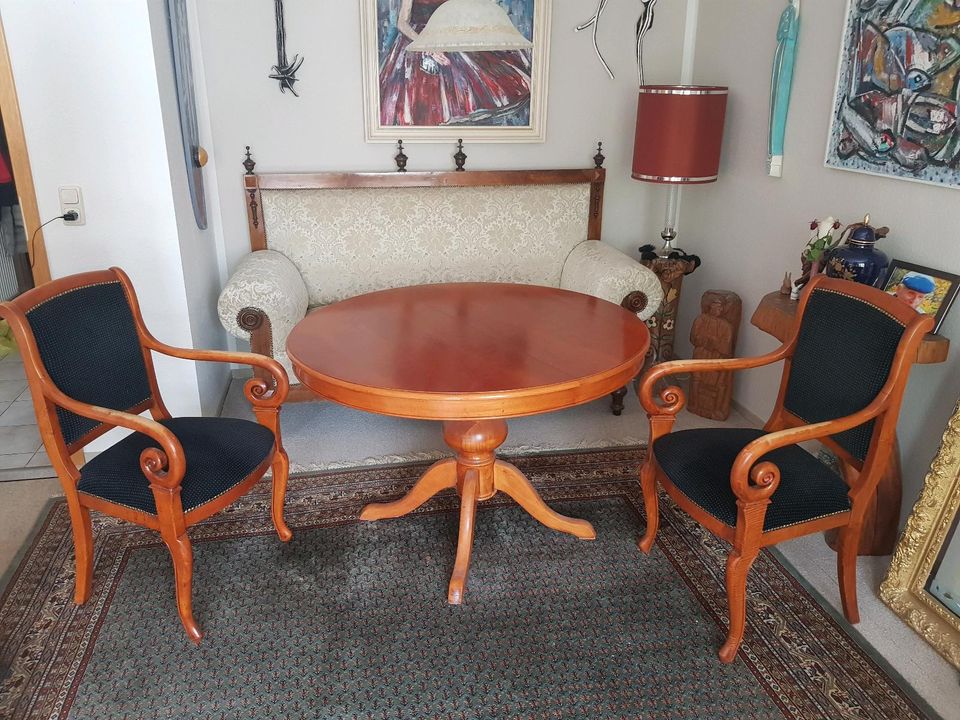 Tisch, ausziehbar, 4 Stühle in Helmstedt