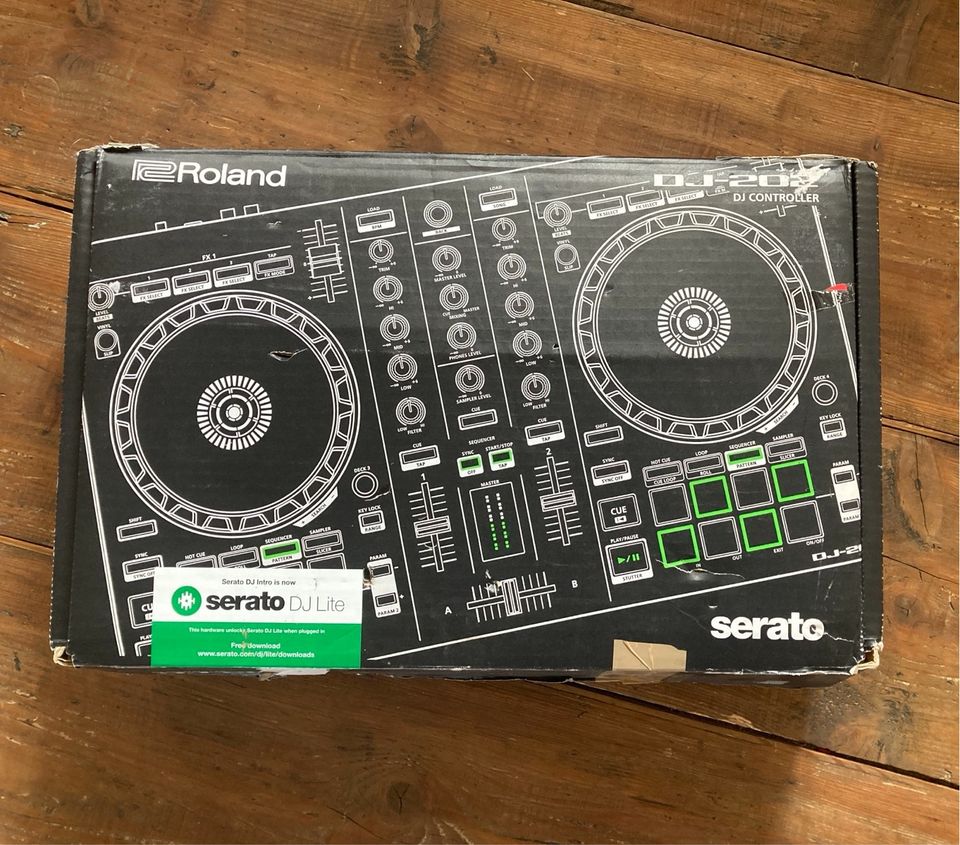 Roland DJ-202 DJ Controller in Erlangen