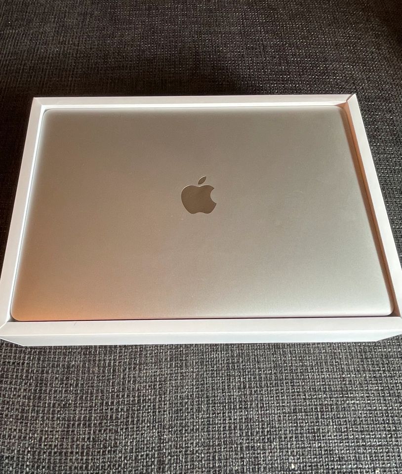 Apple MacBook Pro 13-Inch (2020) in Haiger