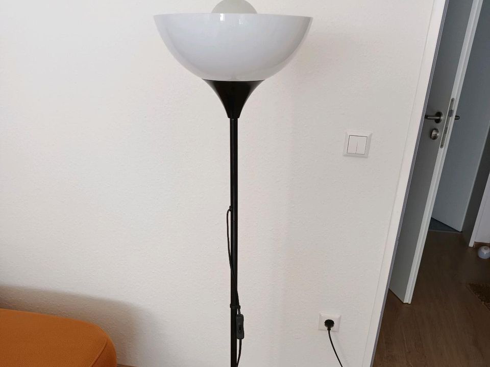 Zu verkaufen ist eine schöne stehlampe in Lünen