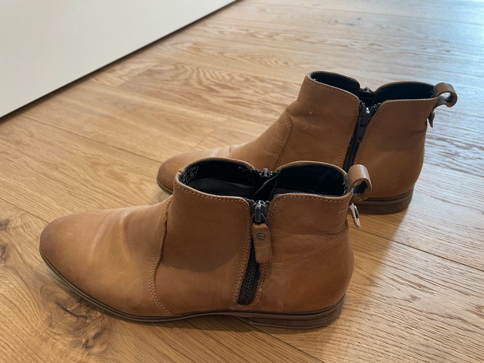 Pier One Stiefeletten braun Gr. 39 in Dettighofen