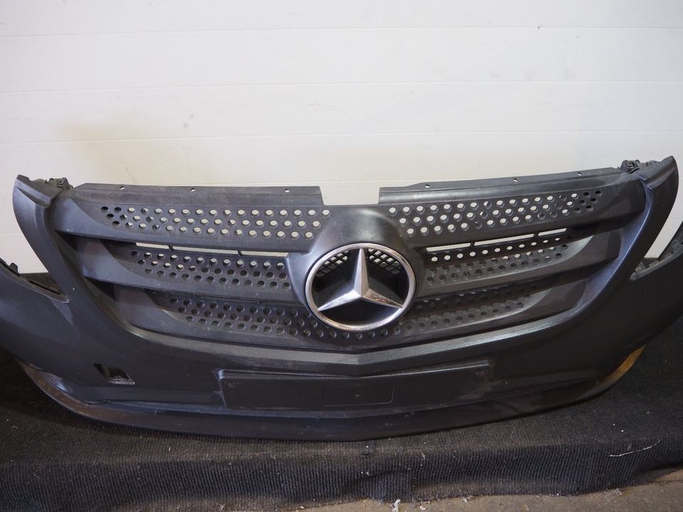 Mercedes Benz Vito W447 Stoßstange Stoßfänger vorne A4478809800 in Magdeburg